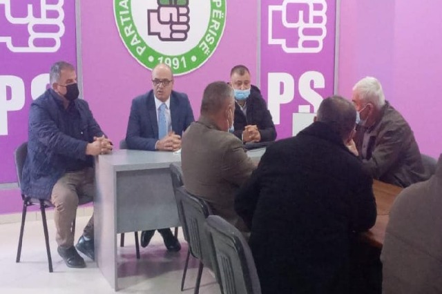 126 ish anëtarë të LSI në Fier kalojnë te PS, Petro Koçi: Ne jemi shpresa, përballë kemi çiftin Meta-Berisha