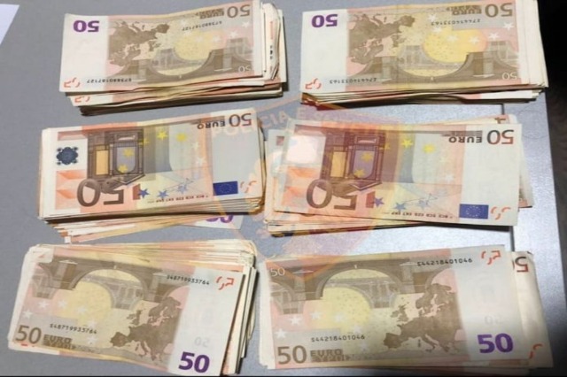 Sekuestrohen 20.950 euro në Kakavijë, procedohet penalisht poseduesja