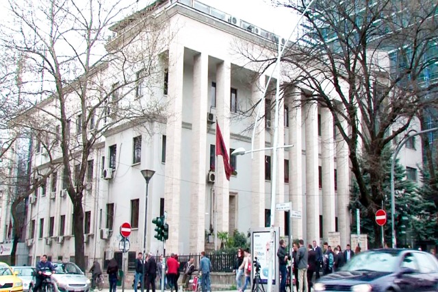 Pushimet nga puna dhe vjetërsia në pune, institucionet publike nuk do bëjnë rekurse