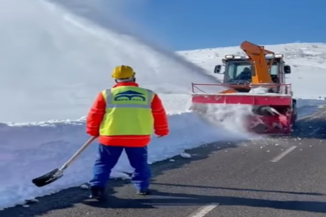 Temperaturat nën 0 °C, ARRSH: Nuk ka probleme në qarkullim, po hidhet kripë!